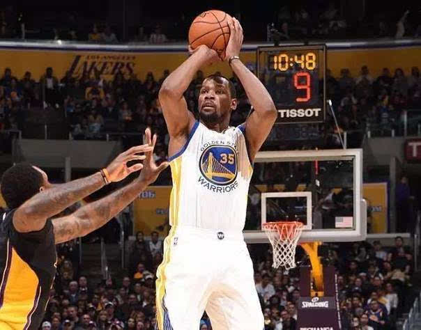 攀岩设施中 攀岩设施中